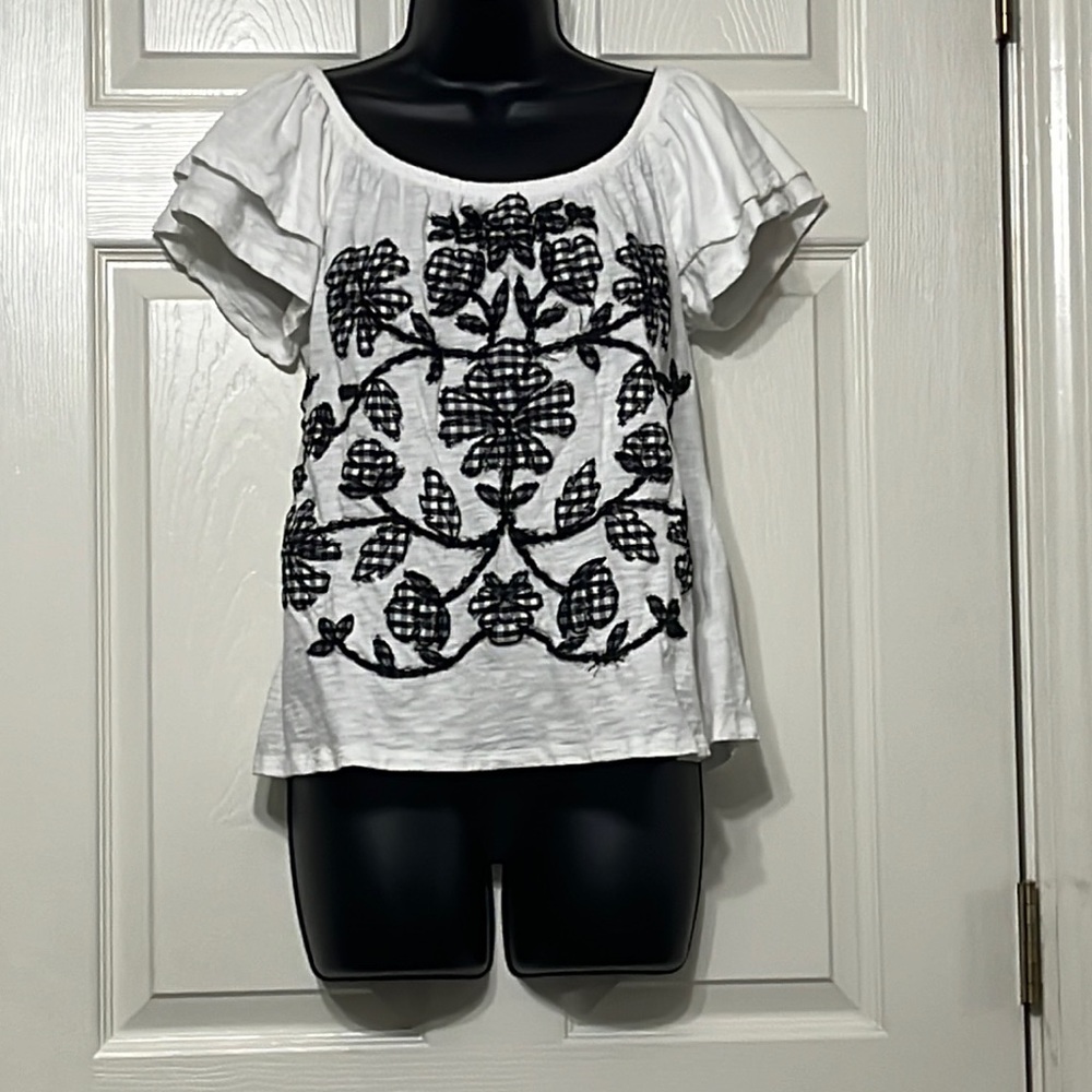 S Democracy top, white with black/white flowers